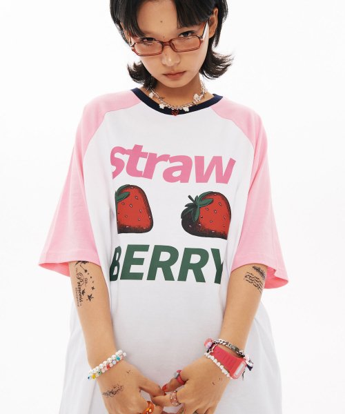 ストロベリーオーバーフィットラグランTシャツ[ホワイト]