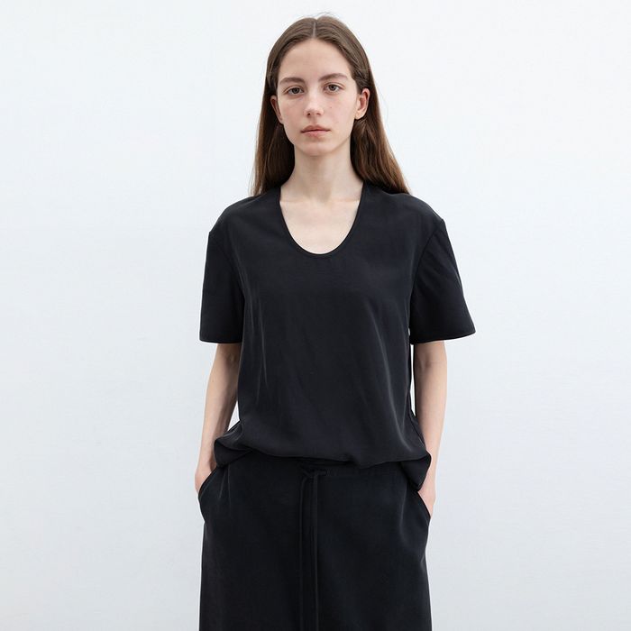 Verre U Neck Blouse_Black