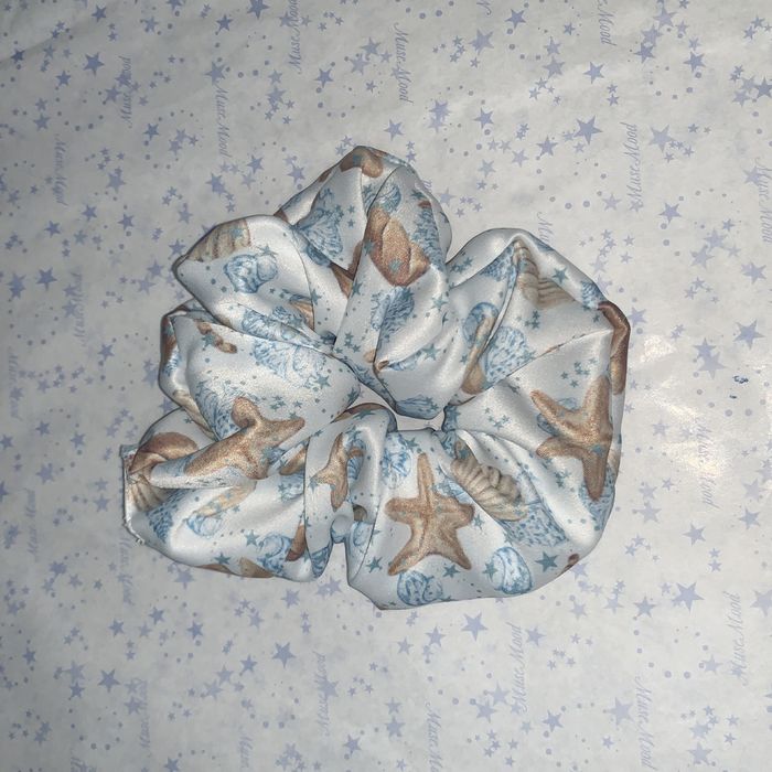 Clam bread scrunchie